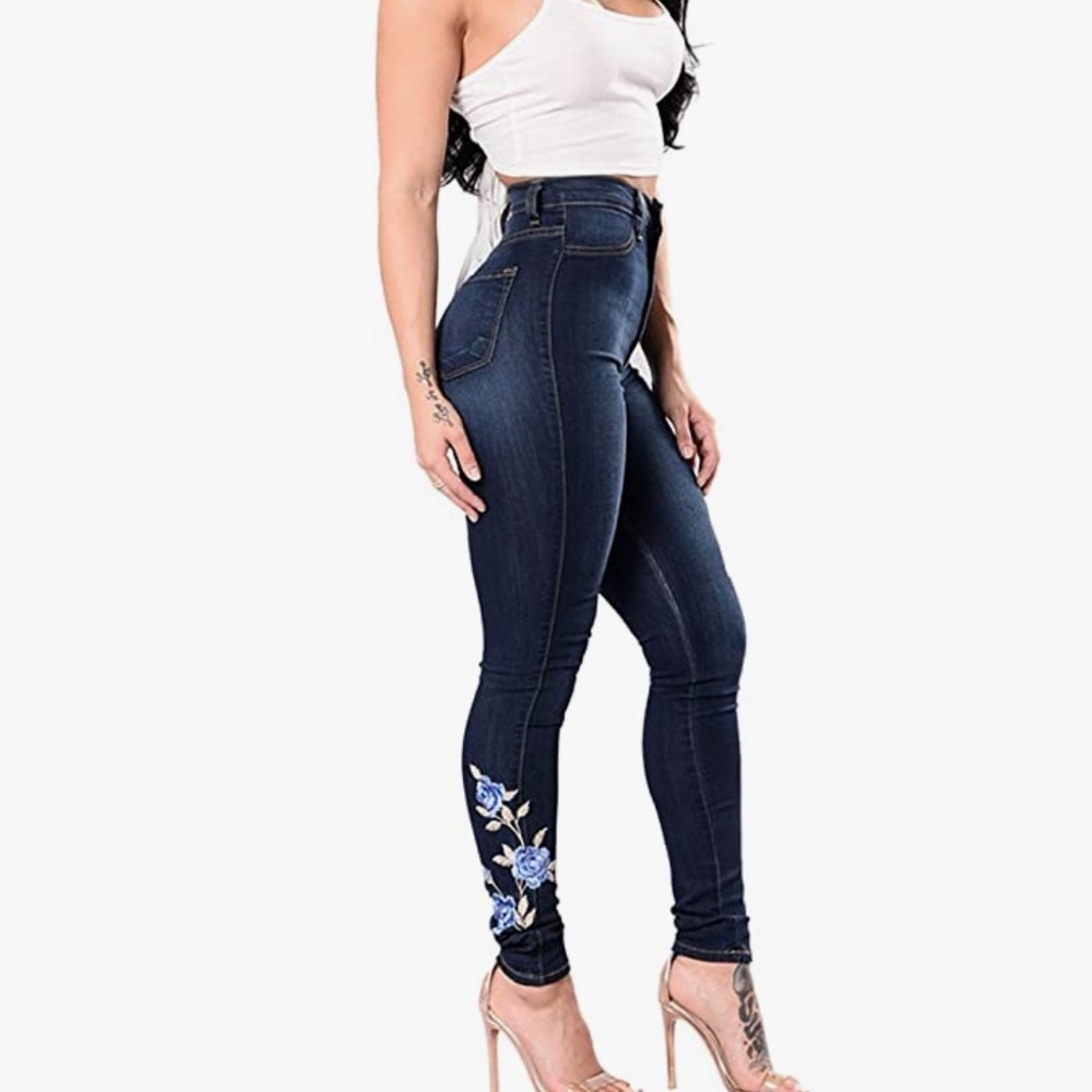 Jeans with blue florals; Size 2XL but fits like a 12-14. In good condition